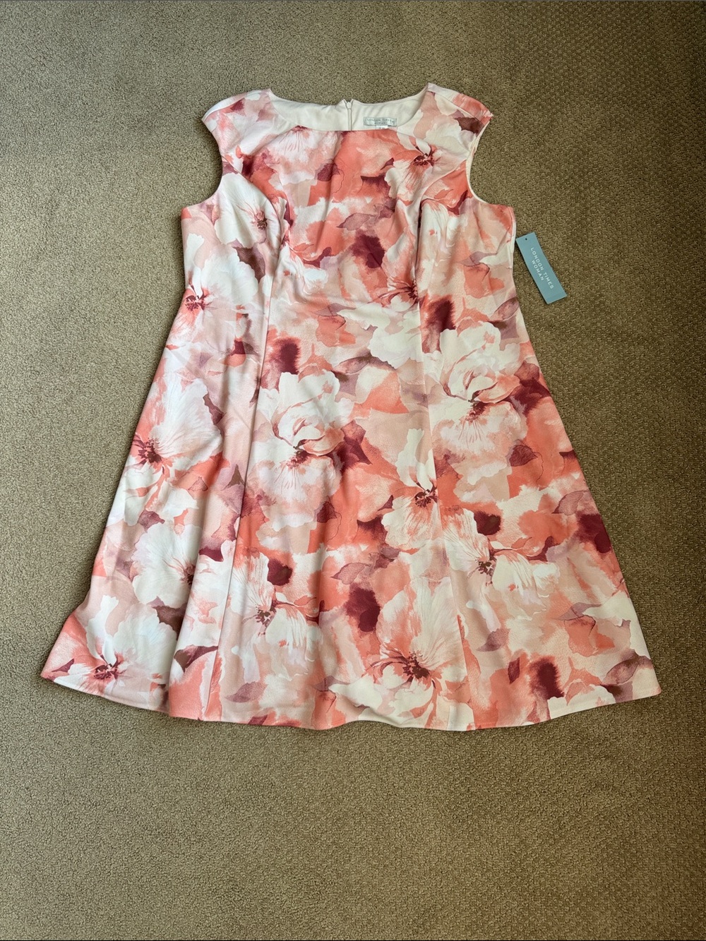 202M NWT London Times Plus Size Cap Sleeve Fit & Flare Dress - Size: 18W - Picture 6 of 11